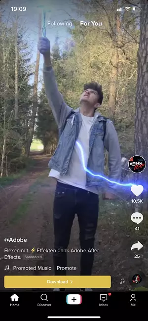 Werbung von Adobe auf TikTok - For You Page